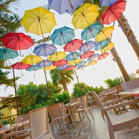 Szálloda Club Paradiso 5*